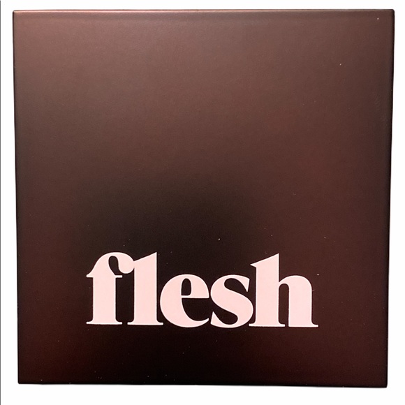 Flesh Highlighting Powder In Boost - Picture 3 of 4